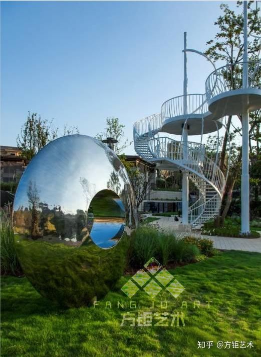 長期養(yǎng)護(hù)中如何有效清潔假山雕塑?